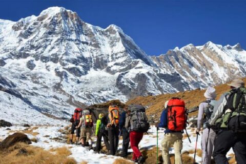 पर्यटकलाई पदयात्रामा नजान प्रशासनको आग्रह