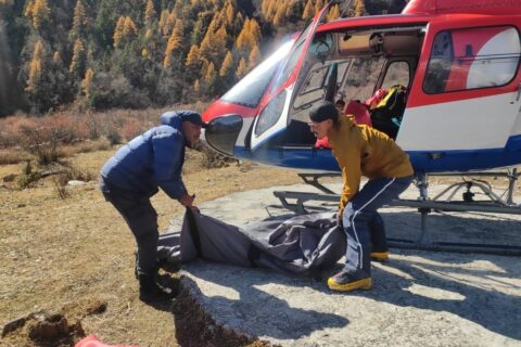 पाङबारी हिमालमा हराएका दुई आरोहीको शव फेला, हिउँमा पुरिएको अवस्थामा उद्धार