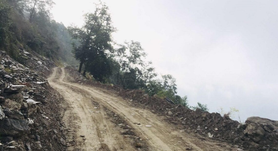 १० बर्षसम्म अलपत्र पारेको बारपाक सडकको ठेक्का तोडियो