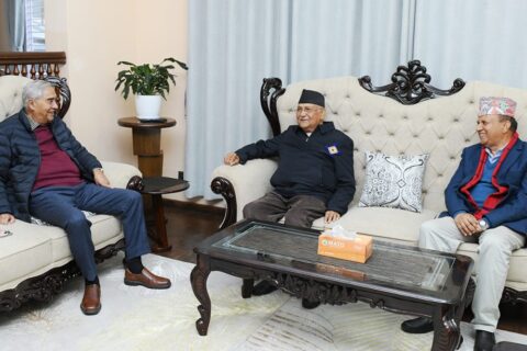 देउवा भेट्न महाराजगञ्ज पुगे ओली