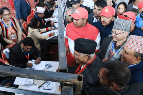 केपी ओलीले गराए उम्मेदवारी दर्ता