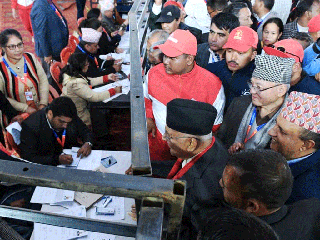 केपी ओलीले गराए उम्मेदवारी दर्ता