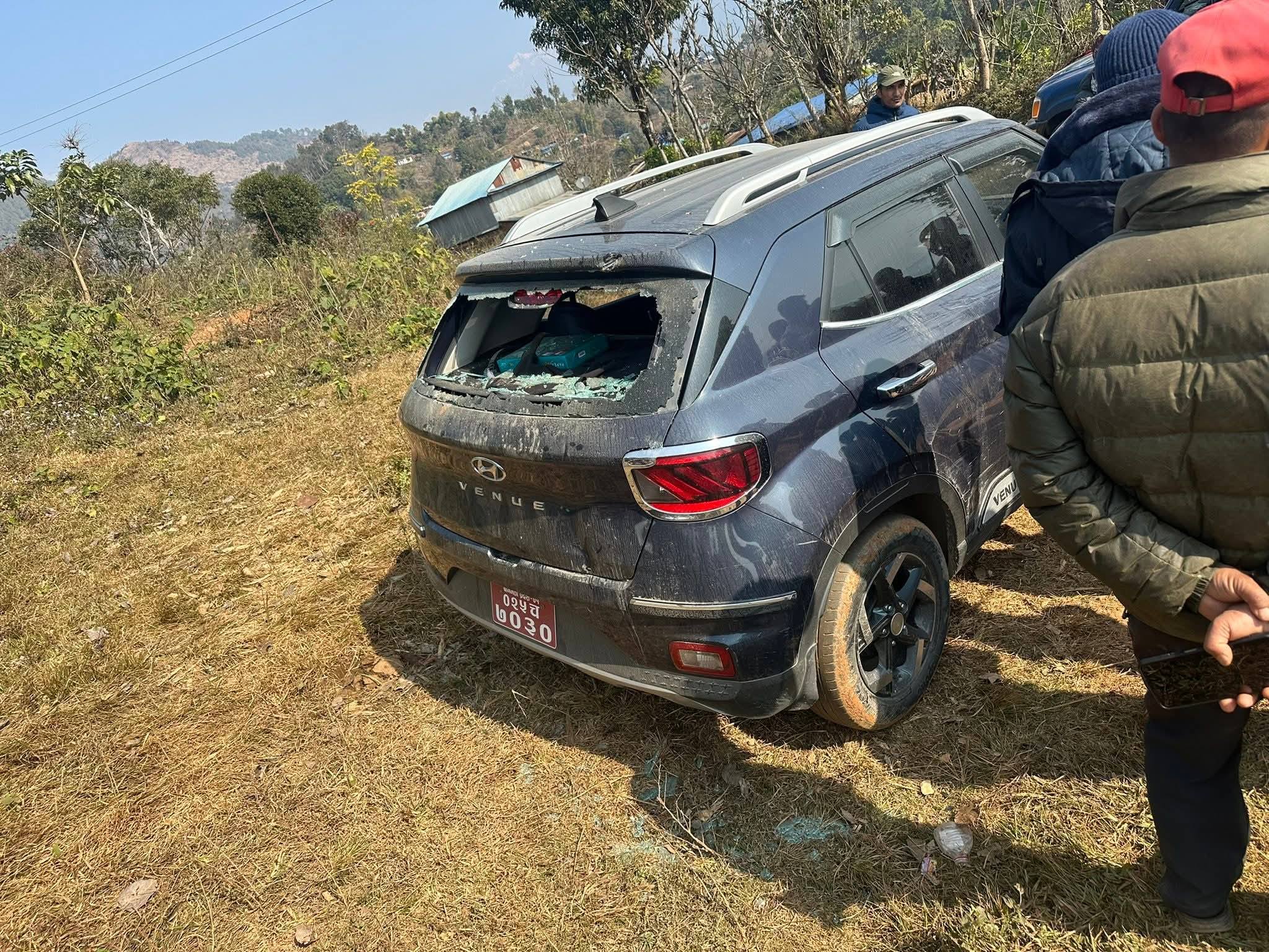गोरखामा रास्वपा केन्द्रीय नेताका गाडी तोडफोड