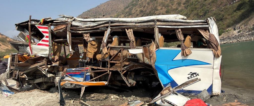 रामेछाप बस दुर्घटना स् ९ जना मृतकको पहिचान खुल्यो