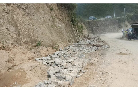 सडकस्तरोन्तीको वाहानामा पिडित बन्दै कान्छा लामा, एकतर्फी विस्तारले स्थानीय पिडित