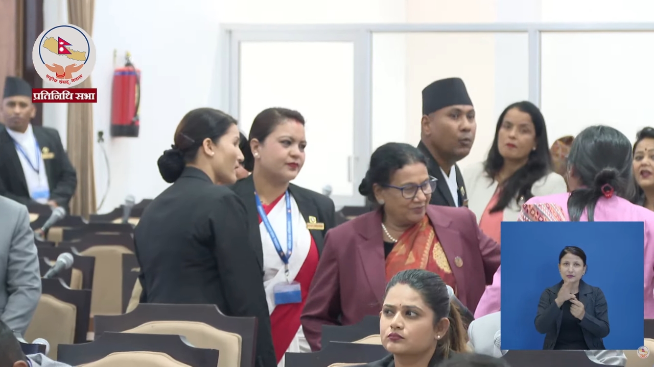 सभामुखको आदेशबिनै बैठक कक्षबाट निकाले कांग्रेस सांसदलाई