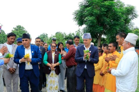 सभामुख र राष्ट्रियसभा अध्यक्षद्वारा दोधरा–चाँदनीमा प्रस्तावित सुक्खा बन्दरगाह क्षेत्रको अवलोकन