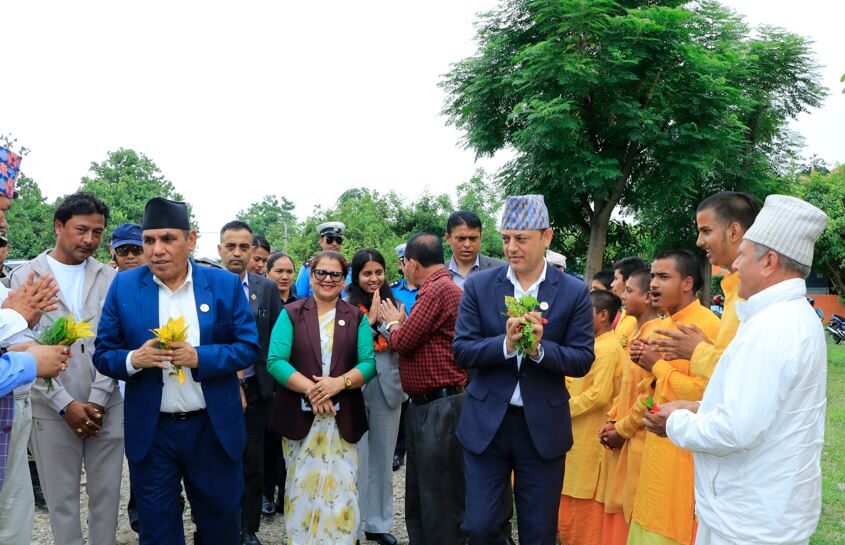 सभामुख र राष्ट्रियसभा अध्यक्षद्वारा दोधरा–चाँदनीमा प्रस्तावित सुक्खा बन्दरगाह क्षेत्रको अवलोकन
