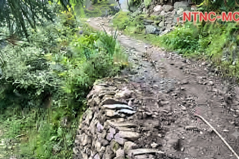 चुम उपत्यकाको चौरीखर्क पदमार्ग स्तरोन्नती हुँदै