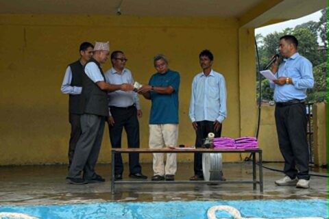शक्ति माविका शिक्षक–विद्यार्थीद्वारा पहिरोपीडितलाई २० हजार ६३२ रुपैयाँ सहयोग