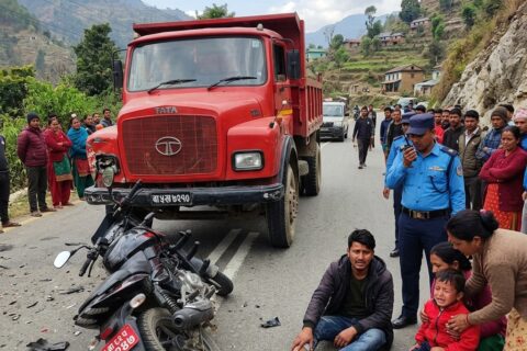 गोरखा आँबुखैरेनी सडकखण्डमा ट्रक र मोटरसाइकल ठोक्किएर दुर्घटना, बाबुछोरा घाइते