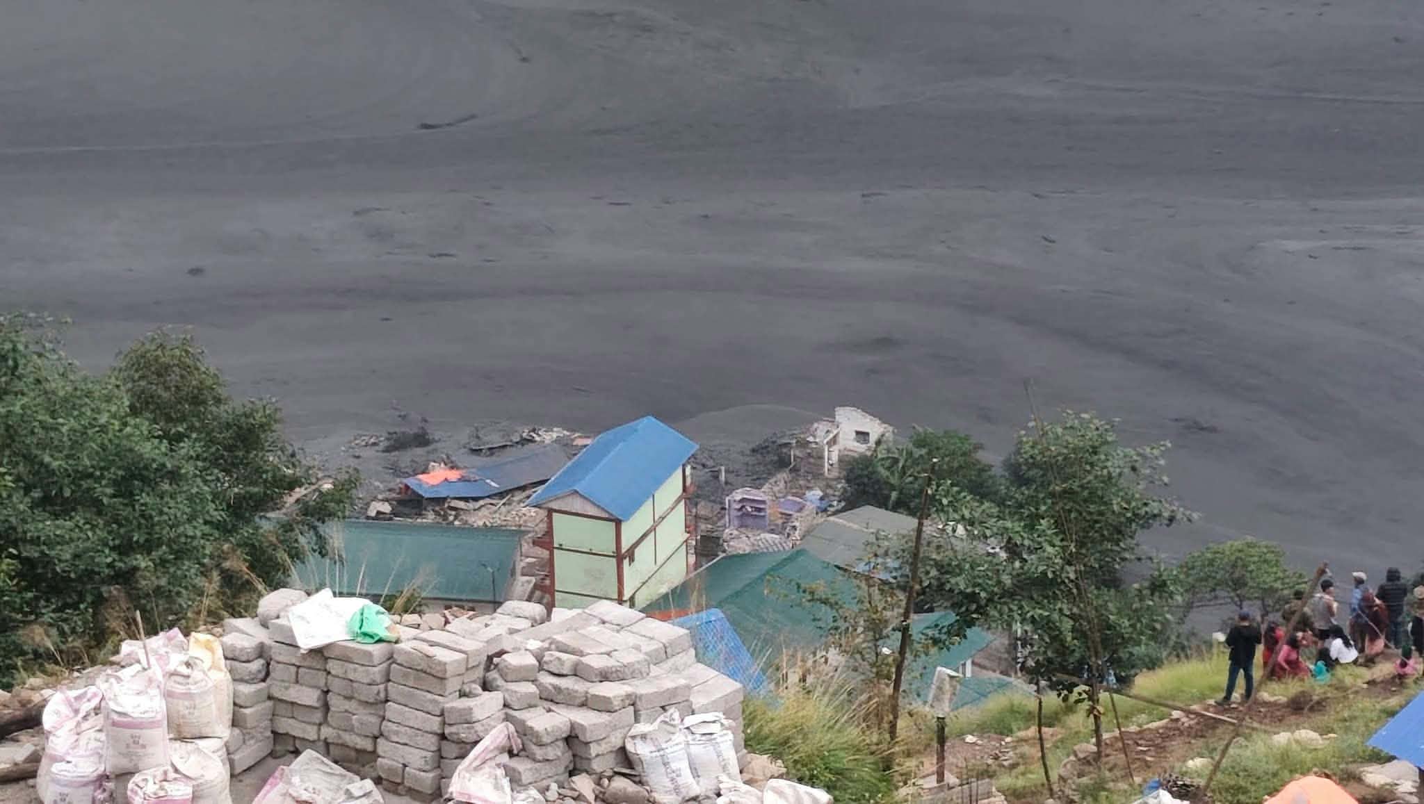 बुढीगण्डकीमा ठूलो बाढी, छेकम्पारमा पहिरो खसेर नदी थुनिएको आशंका