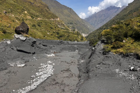 इसिमोडको प्रारम्भिक निस्कर्ष चुम्चेतमा पहिरोले थुनिएको नदी फुट्दा बूढीगण्डकीमा विनाशकारी बाढी